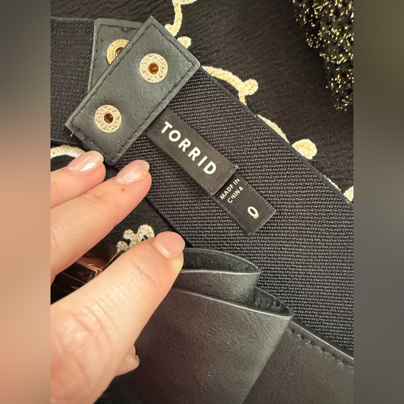 LulaRoe Nicole Elegant Collection with Matching Tights, jewelry, & belt - Picture 14 of 16